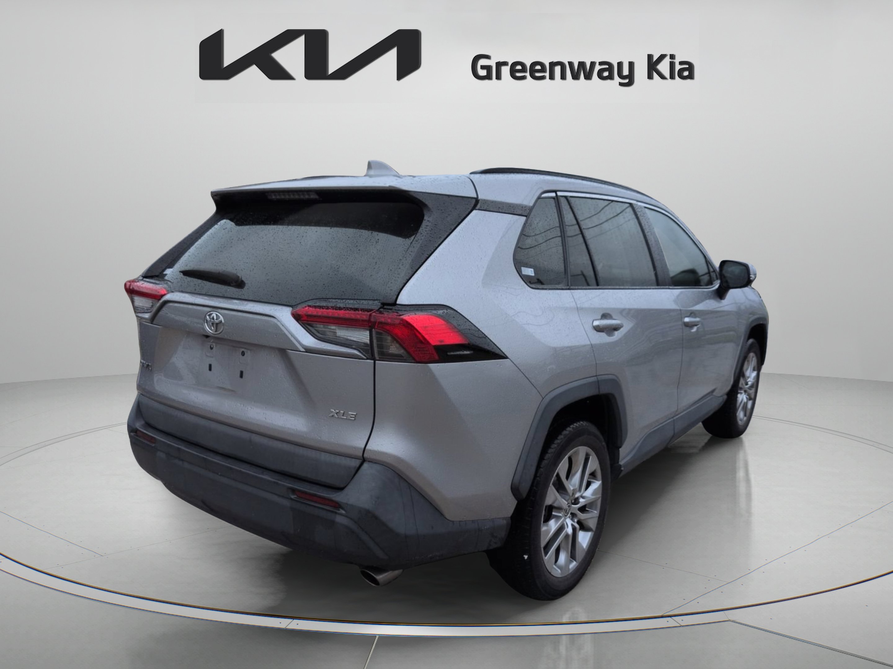 Used 2021 Silver Sky Metallic Toyota XLE Premium image 8