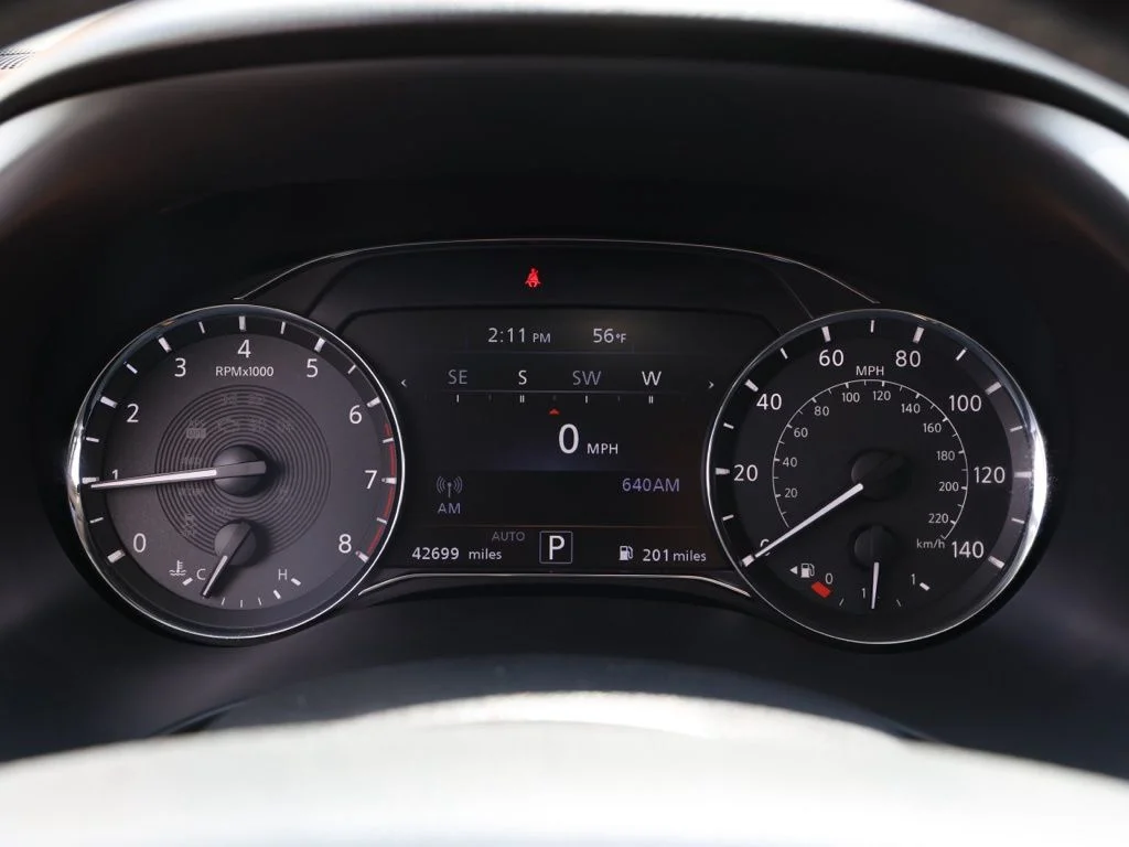 Used 2024 Gray INFINITI LUXE image 27