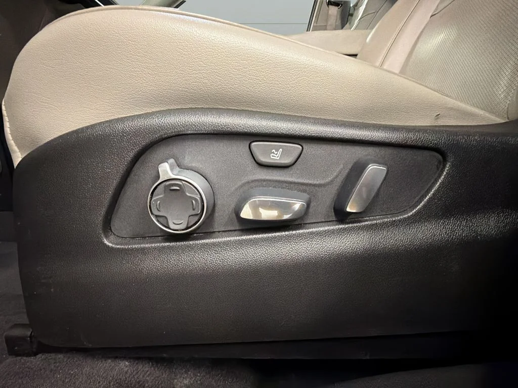 Used 2019 Gray Cadillac Premium Luxury image 31