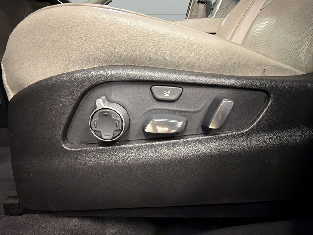 Used 2019 Gray Cadillac Premium Luxury image 31