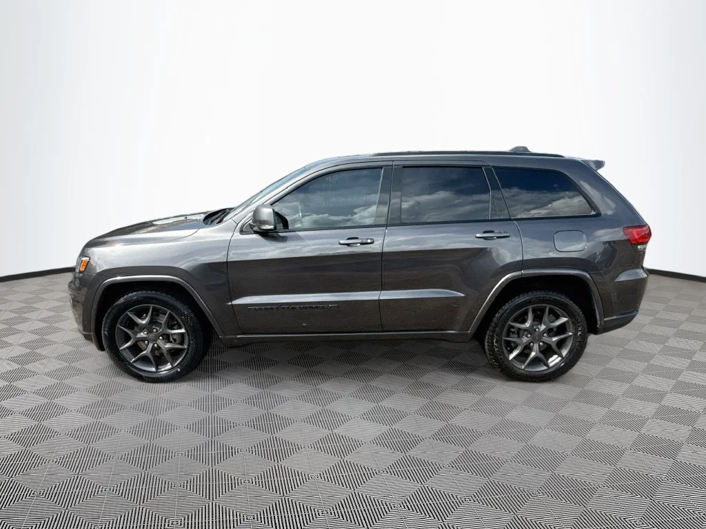 Used 2021 Gray Jeep Limited image 9
