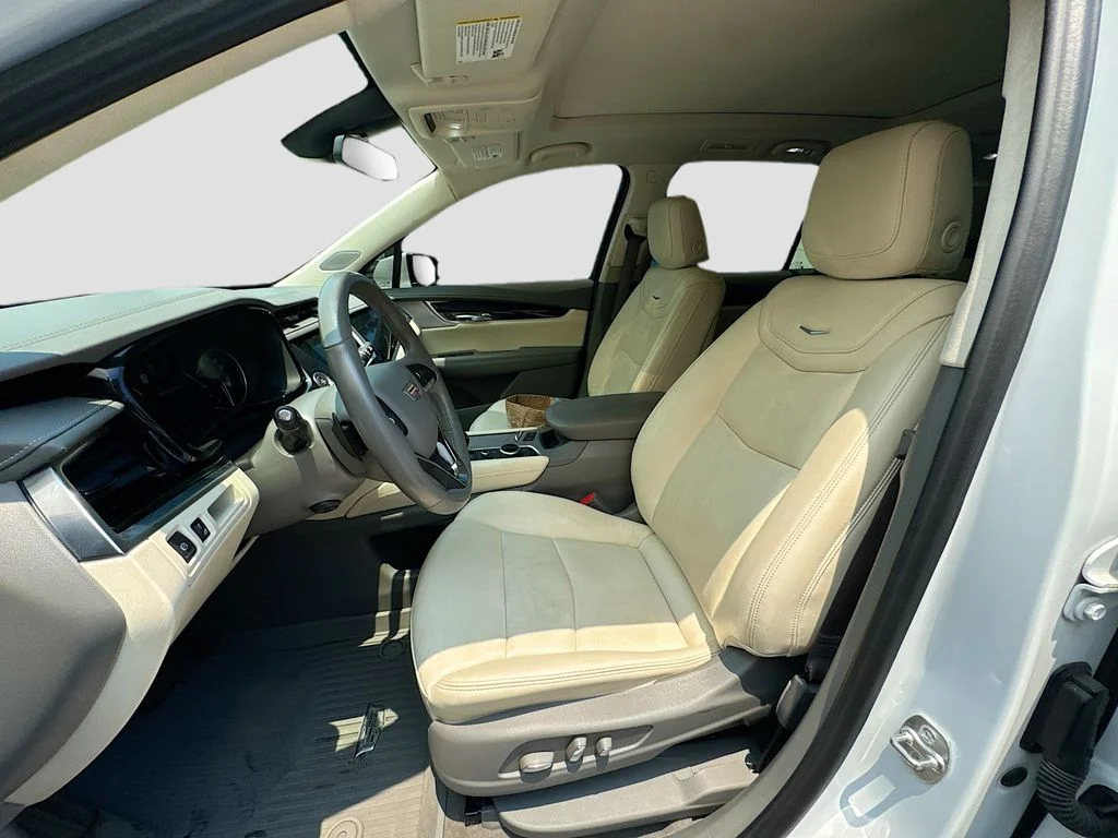 Used 2024 White Cadillac Premium Luxury image 23