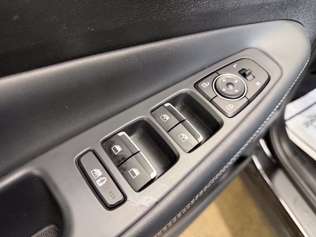 Used 2022 Black Hyundai SEL image 11