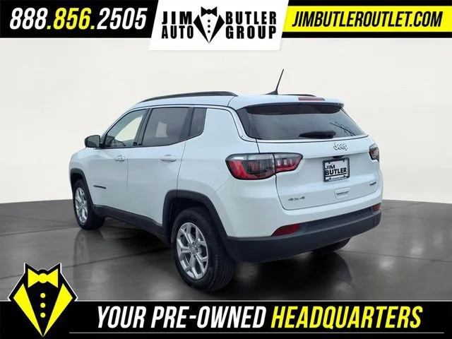 Used 2024  Jeep Latitude image 27