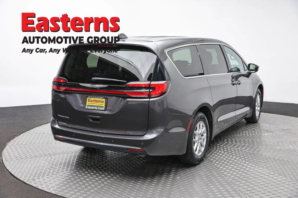 Used 2023 Gray Chrysler Touring L image 5