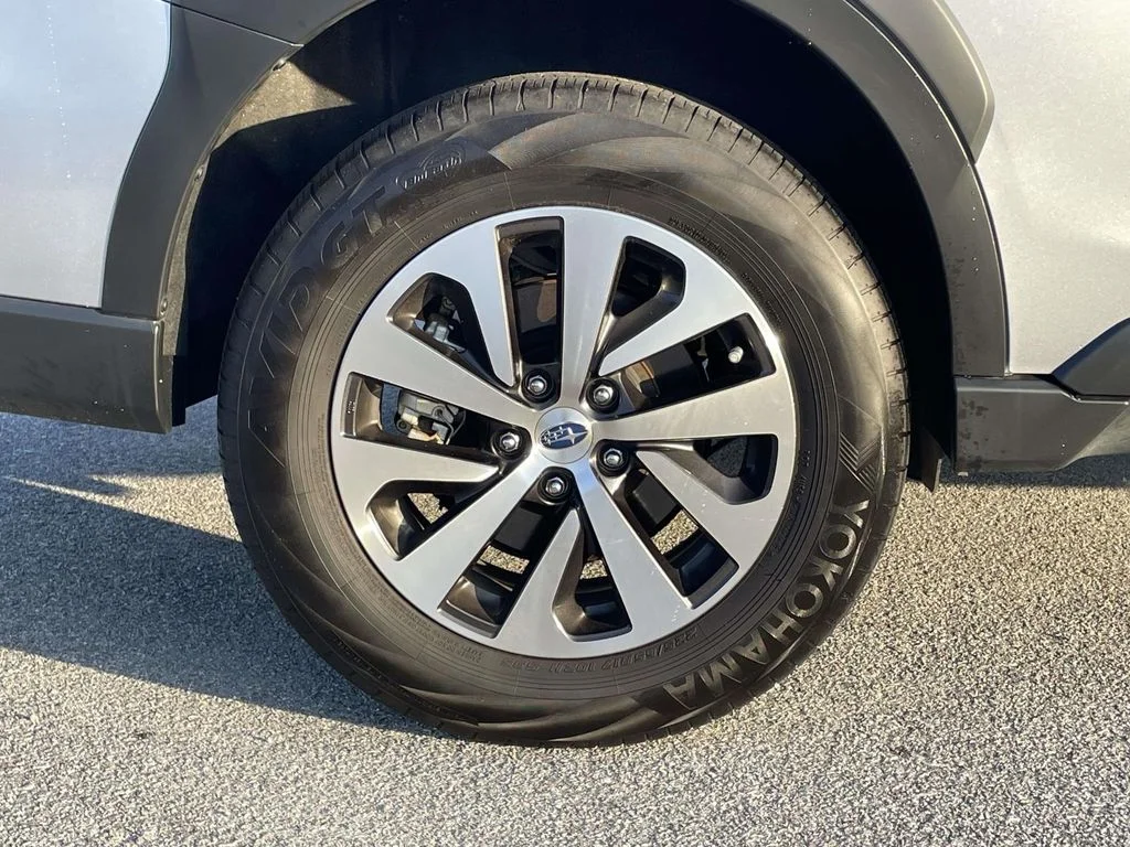 Used 2025 Ice Silver Metallic Subaru Base image 29