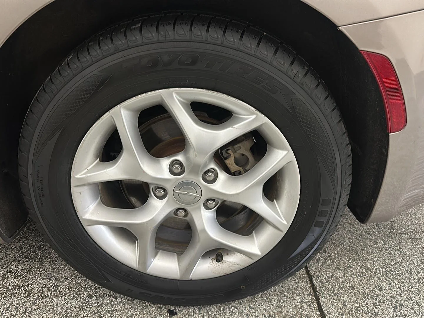 Used 2018 Molten Silver Chrysler Touring L Plus image 11
