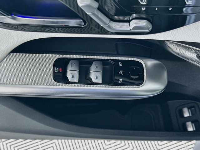 New 2027 Polar White Mercedes-Benz GLC 350e image 18