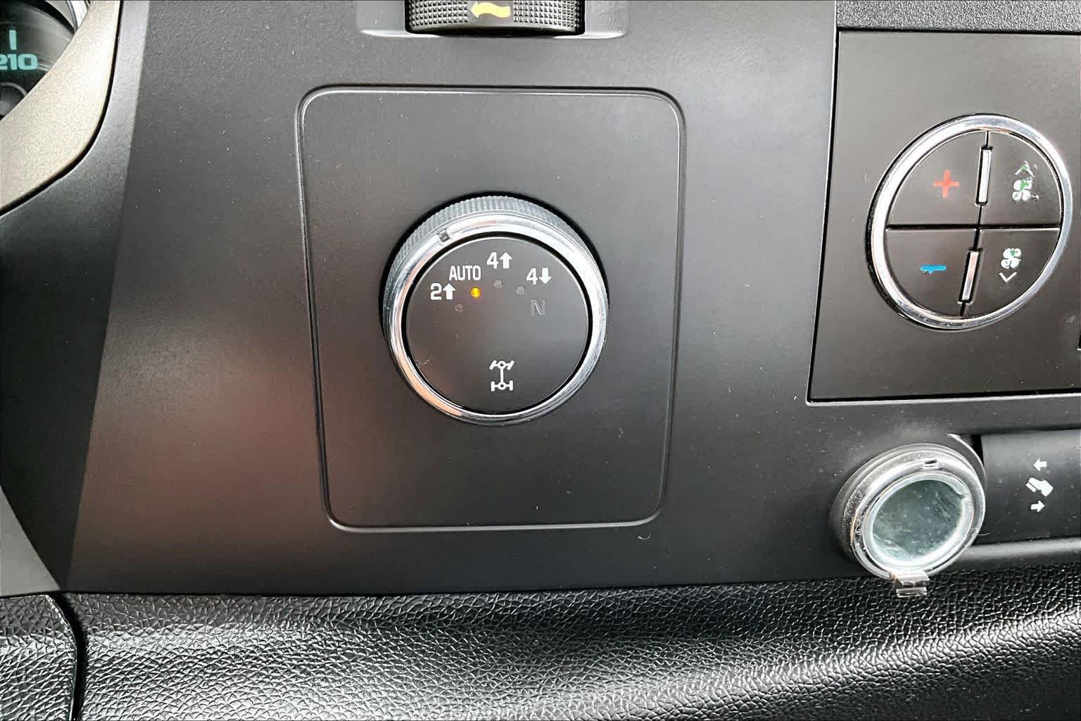 Used 2011 Taupe Gray Metallic Chevrolet LT image 31