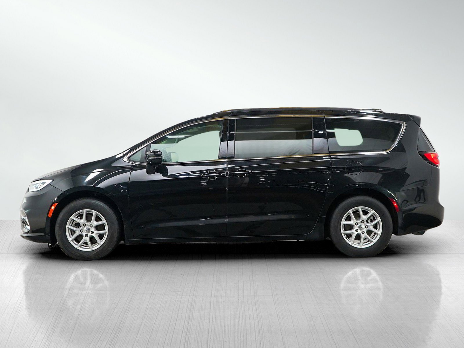 Used 2021 Brilliant Black Crystal Pearlcoat Chrysler Touring L FWD image 2