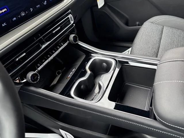 2025 Chevrolet Traverse LT - Photo 18