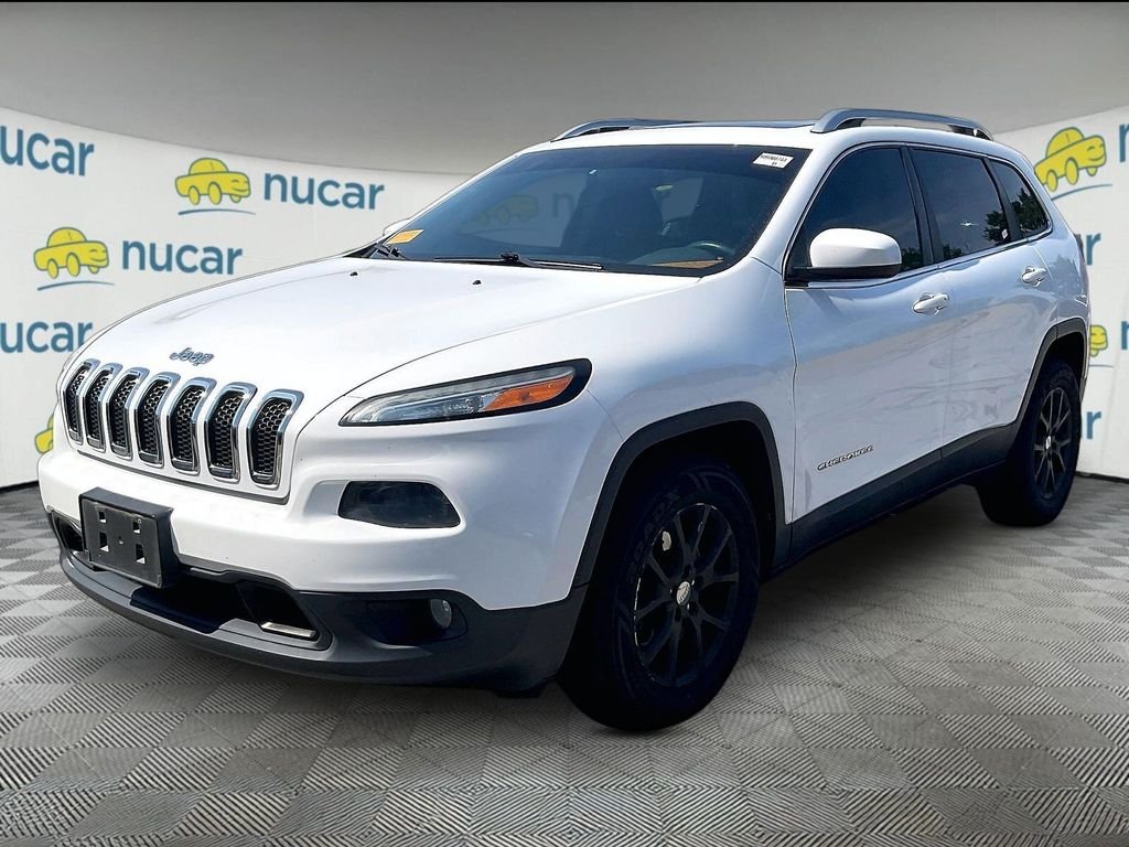 Used 2016 White Jeep Latitude image 2