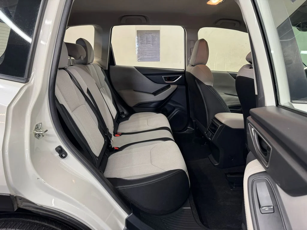 Used 2021 White Subaru Base image 28