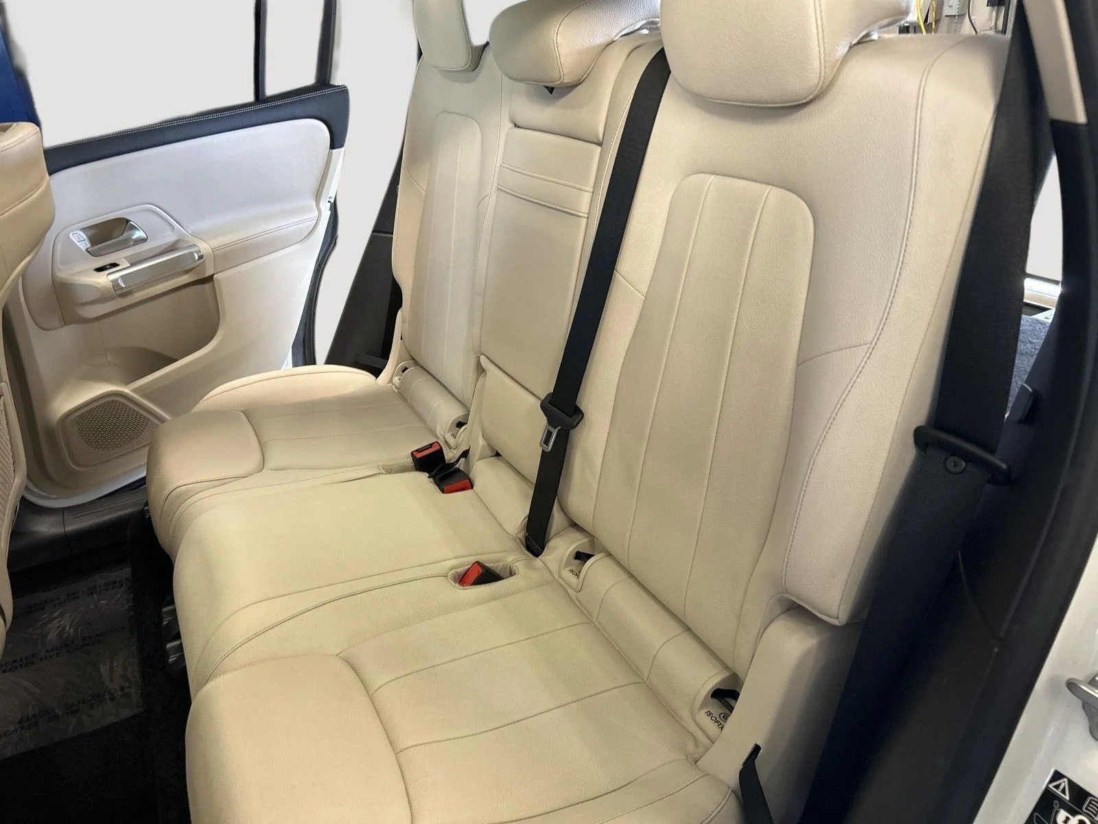 Used 2020 Polar White Mercedes-Benz GLB 250 image 28