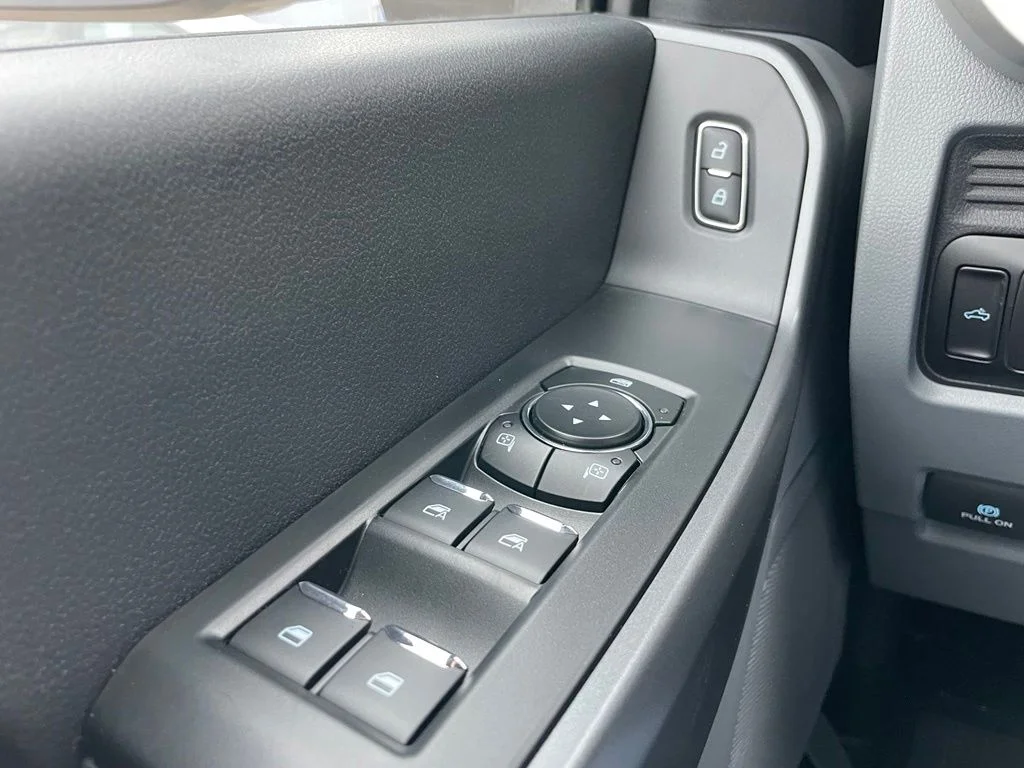 New 2026 Oxford White Ford F-350® XL image 25