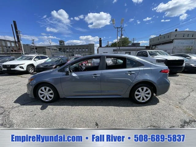 Used 2025  Toyota LE image 9