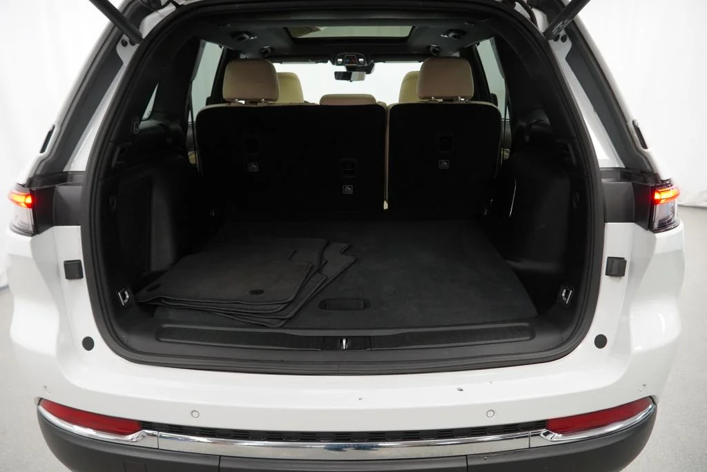 Used 2022 White Jeep 4xe image 46