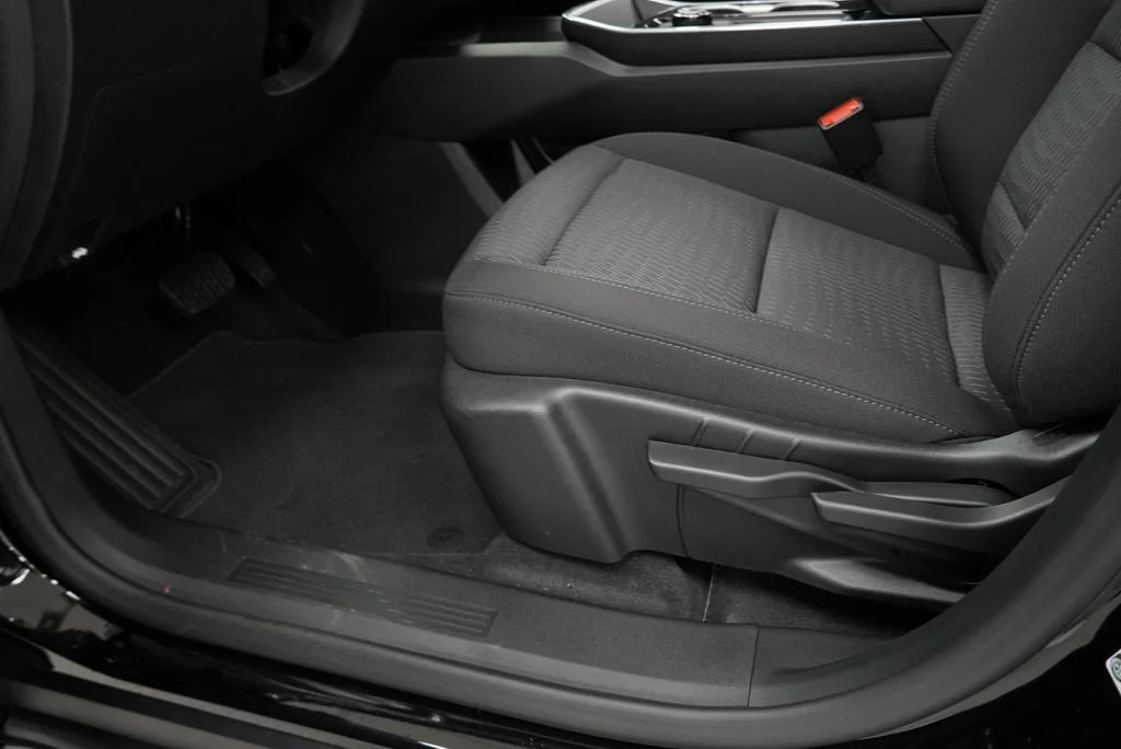 New 2027 Mosaic Black Metallic Chevrolet LT image 23