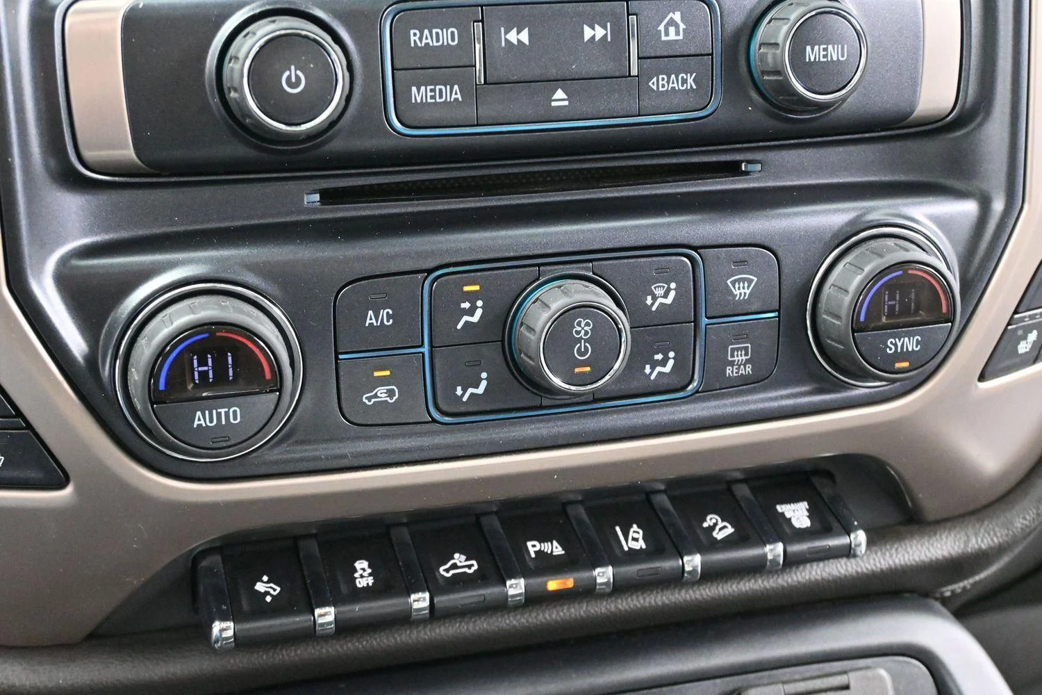 Used 2019 Summit White GMC Denali image 22