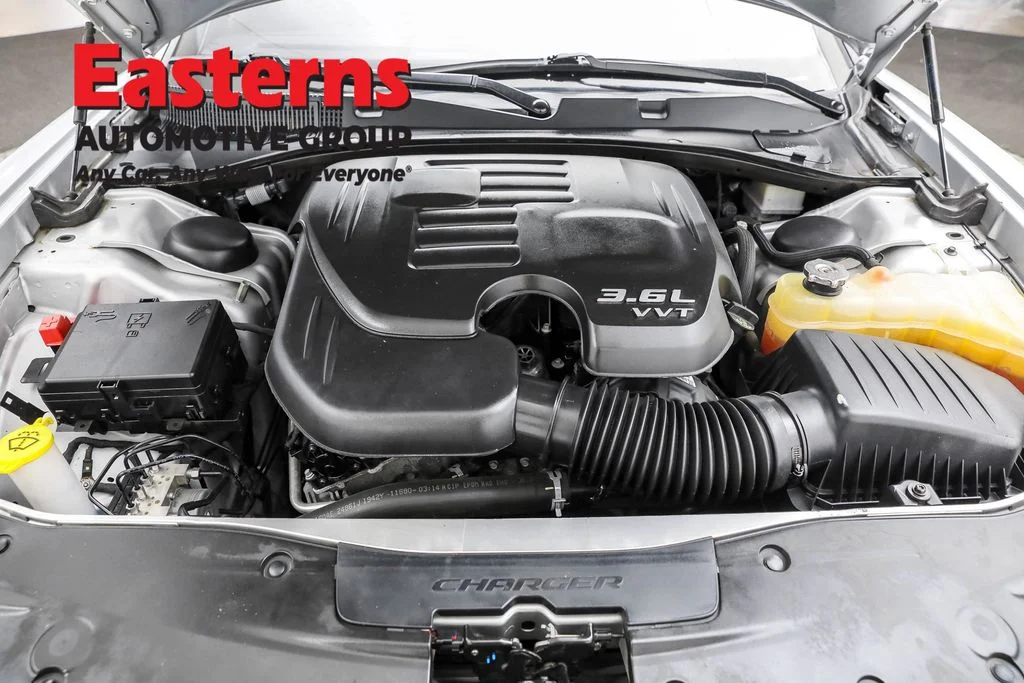 Used 2022 Silver Dodge SXT image 7