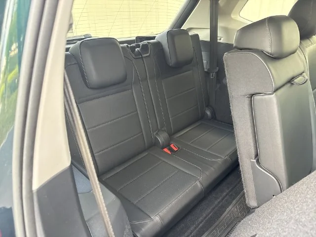 Used 2018 Green Volkswagen 2.0T SE image 12