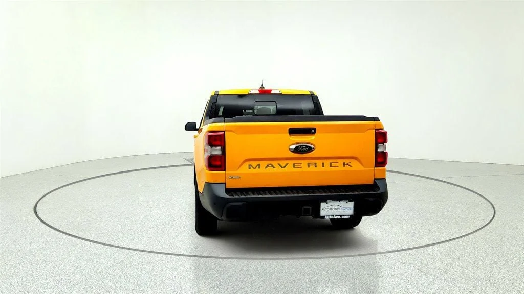 Used 2023 Cyber Orange Metallic Tricoat Ford LARIAT FWD SuperCrew w/ Black Appearance Pkg & Luxury Pkg image 7