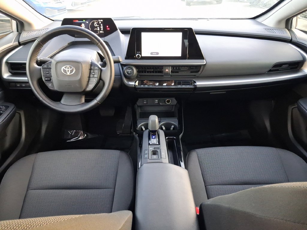 Used 2025  Toyota LE image 12