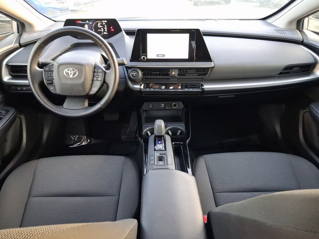 Used 2025  Toyota LE image 12