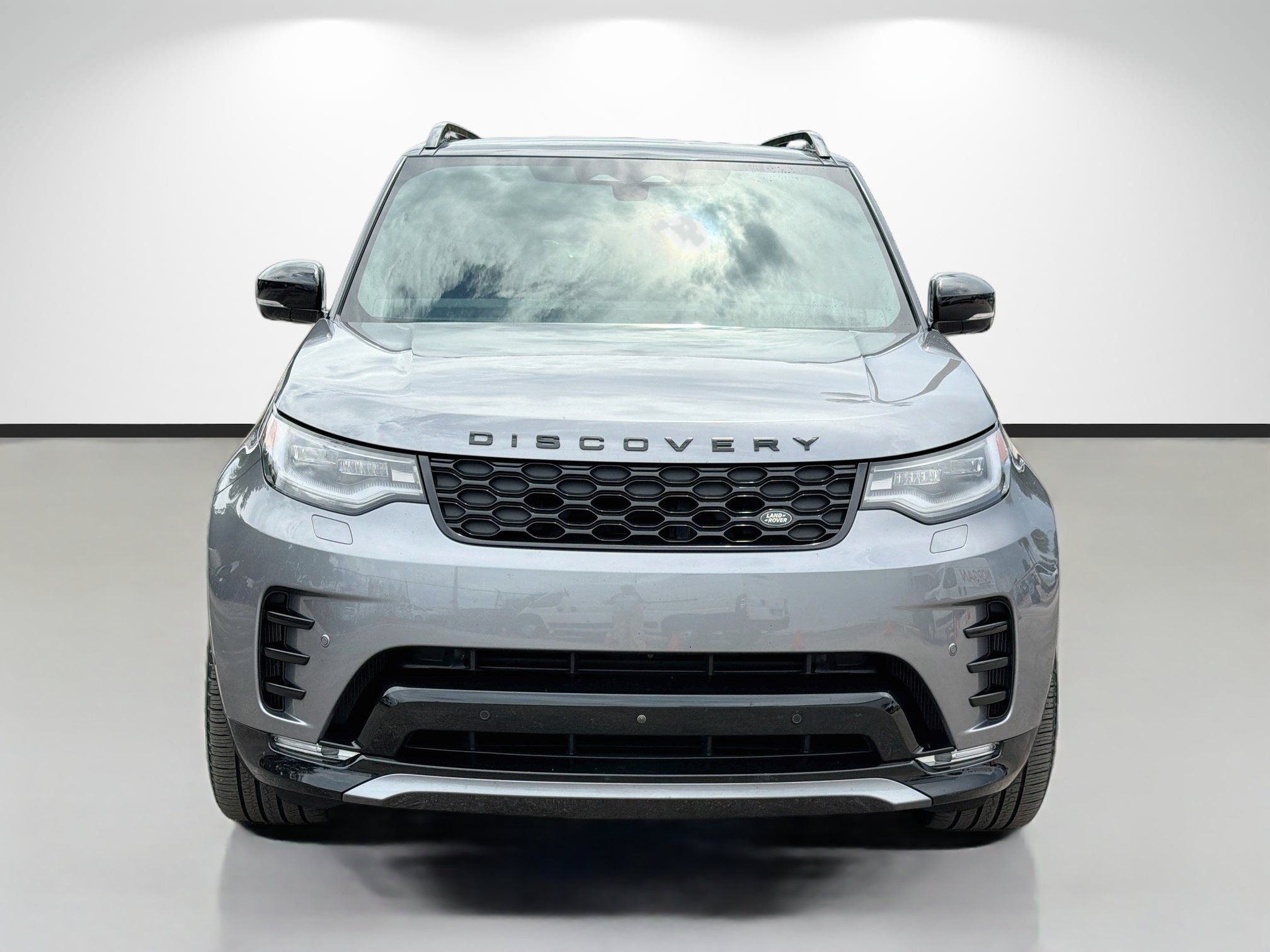 Certified Used 2025 Eiger Grey Metallic Land Rover Dynamic SE image 8
