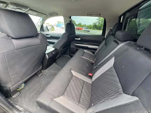 Used 2015 Black Toyota SR5 image 12