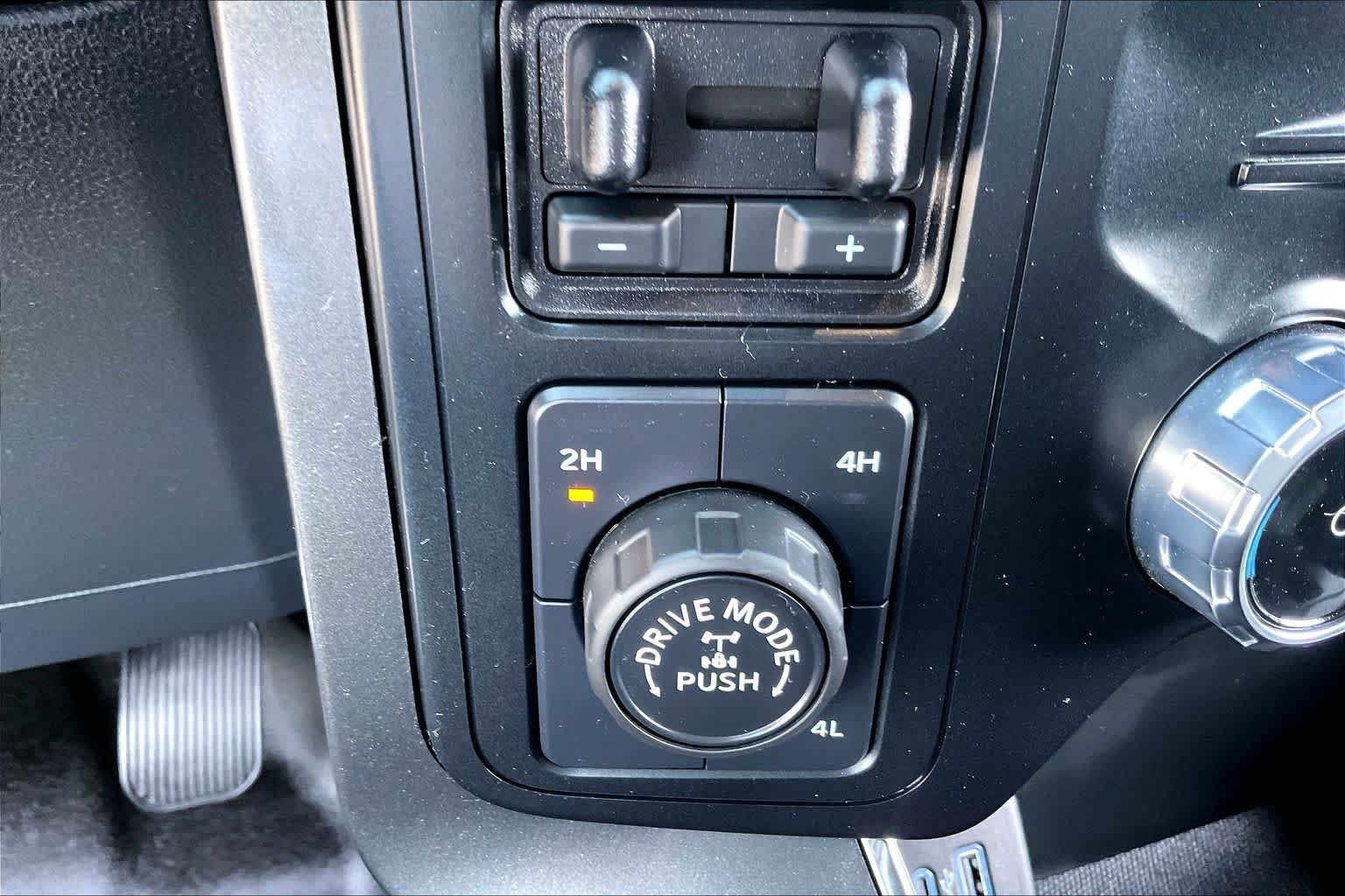 Used 2023 Avalanche Gray Ford XLT image 61