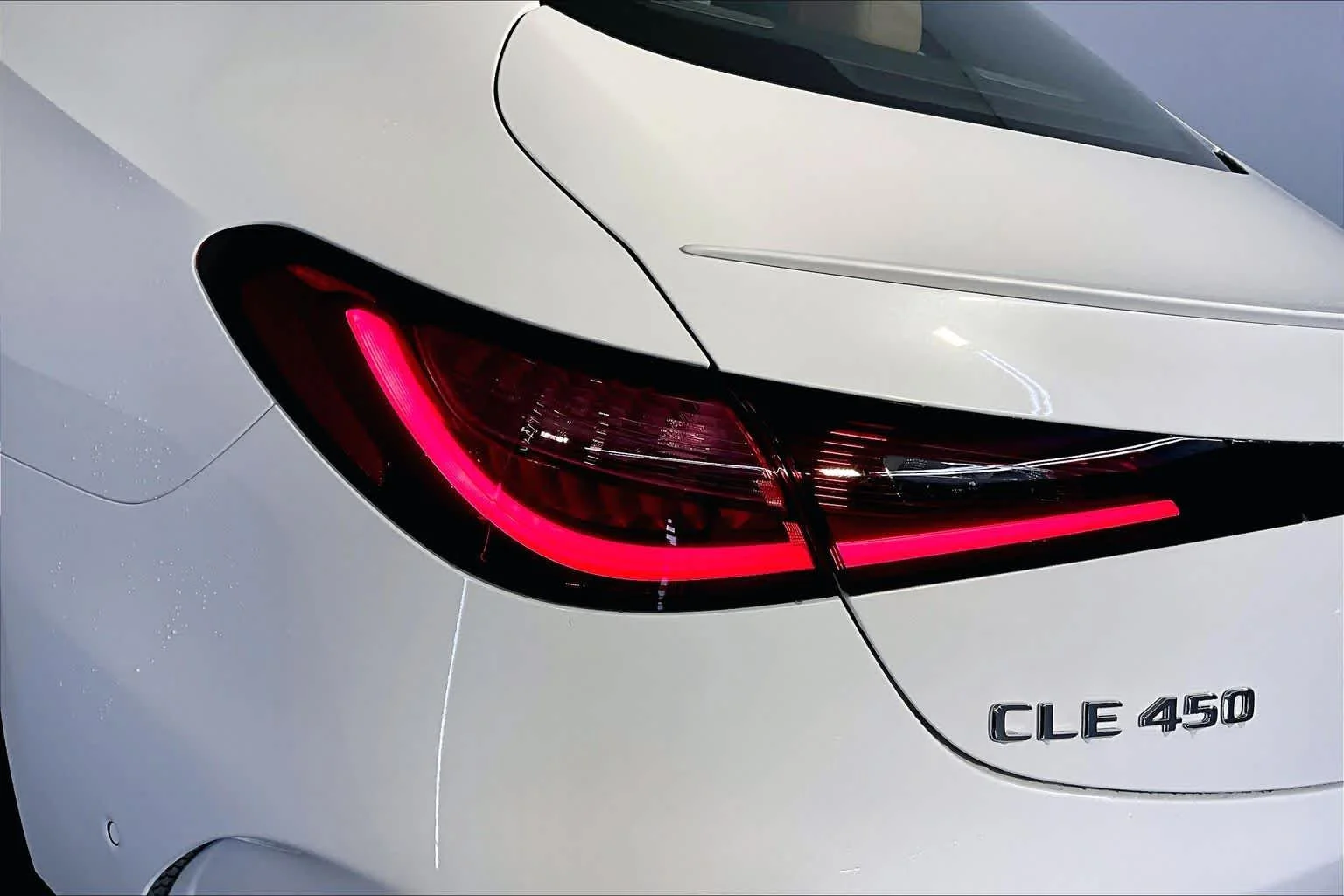 New 2026 MANUFAKTUR Moonlight White Metallic Mercedes-Benz CLE 450 image 5