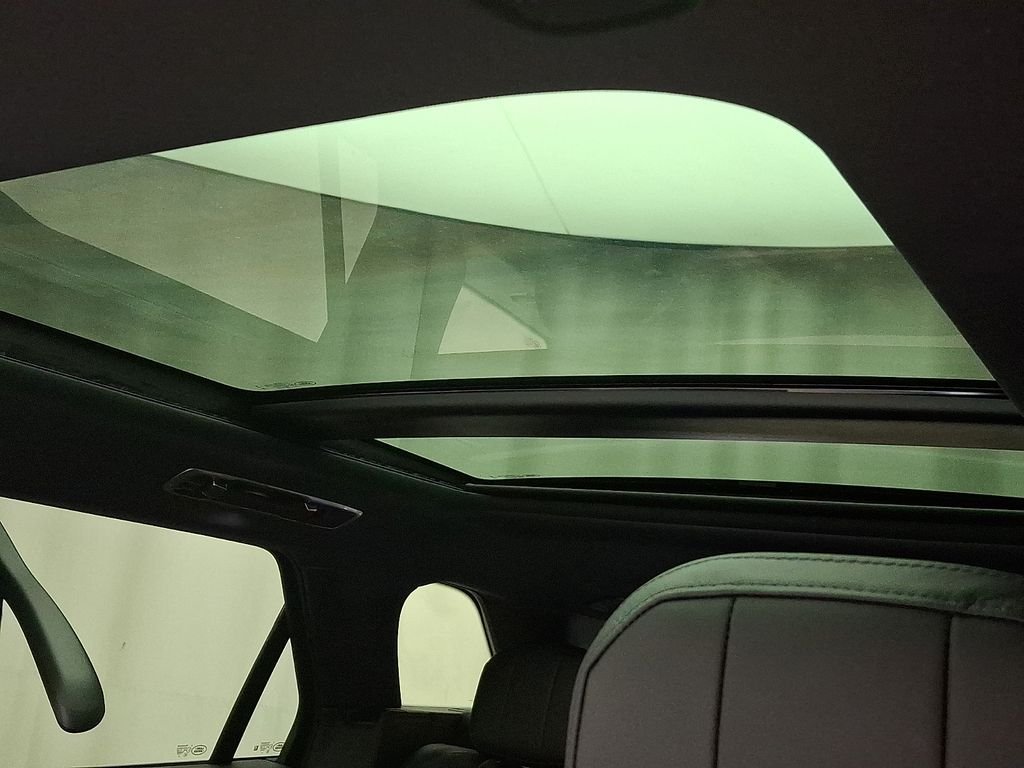 New 2027 Santorini Black Land Rover SE image 11