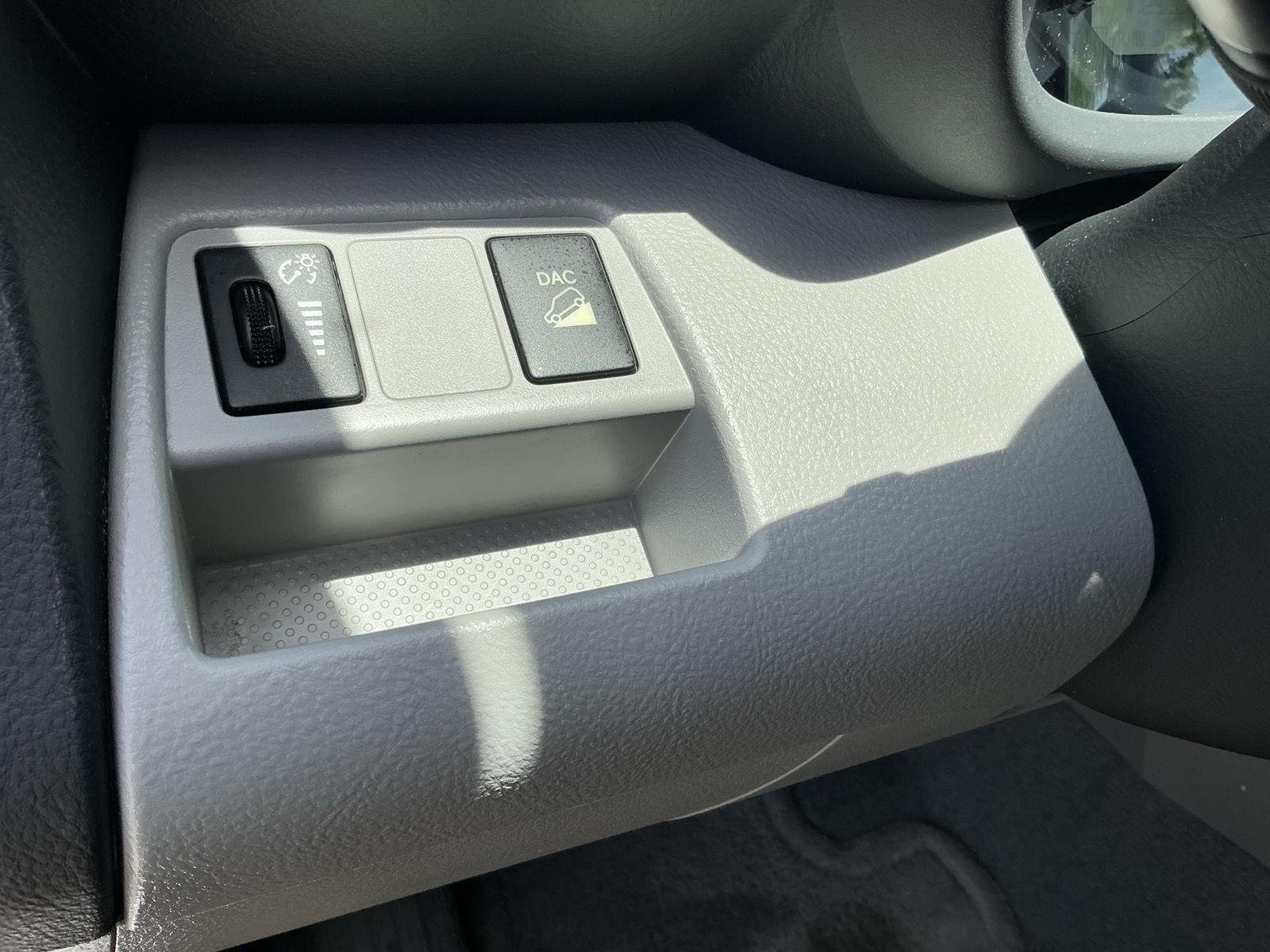 Used 2011 Classic Silver Metallic TOYOTA Limited image 13