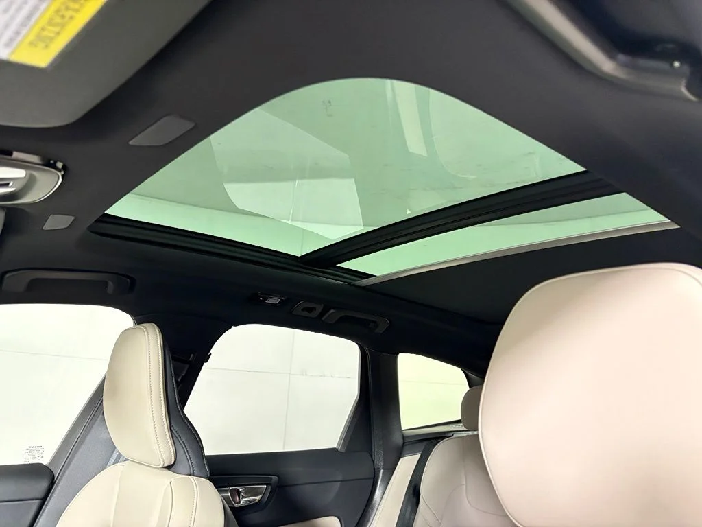 New 2026 Bright Dusk Volvo Plus image 18