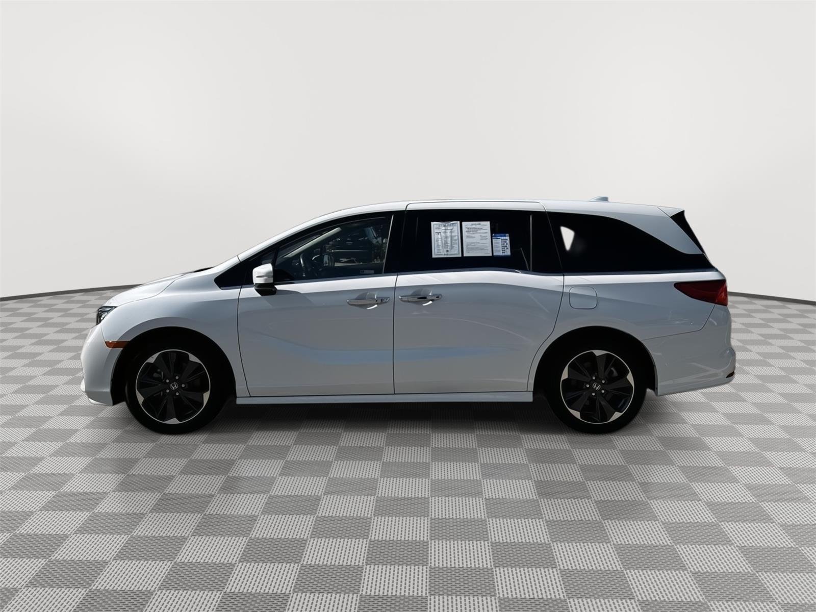 Used 2024 Platinum White Pearl Honda Elite image 3