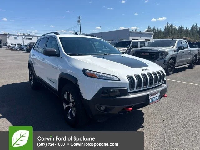 Used 2017 White Jeep Trailhawk image 3