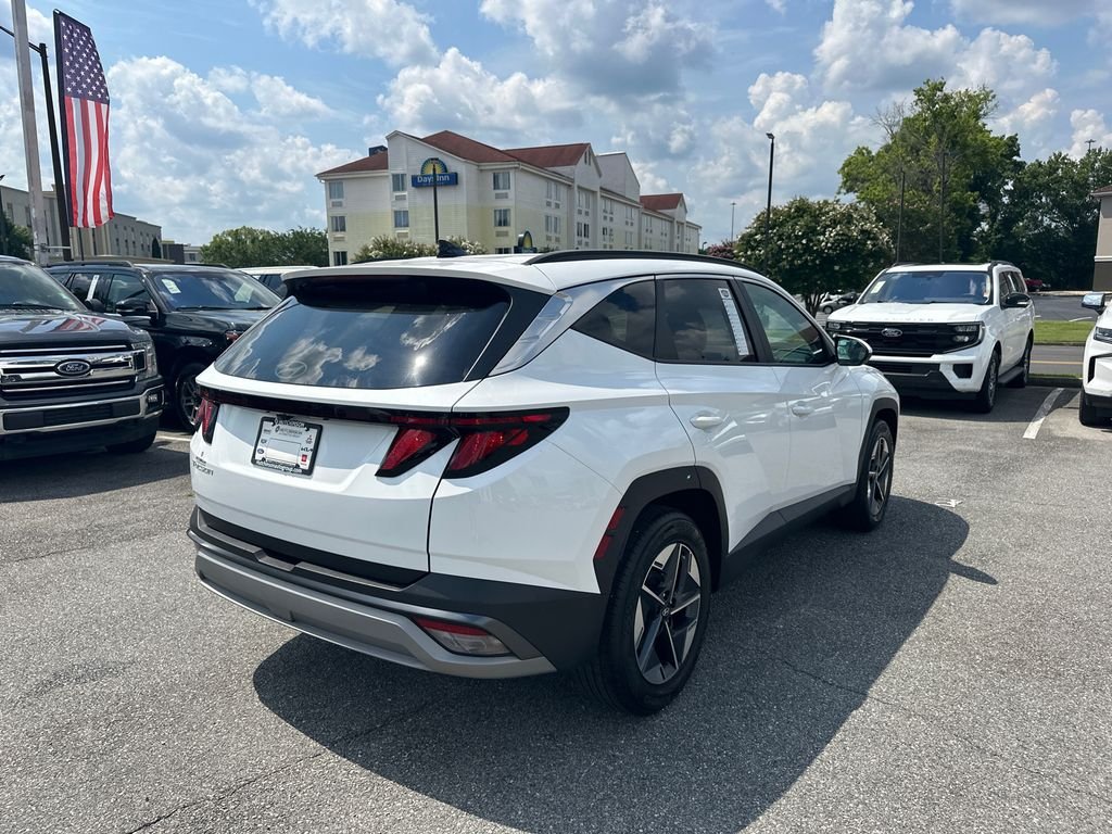 Used 2025 White Hyundai SEL image 7