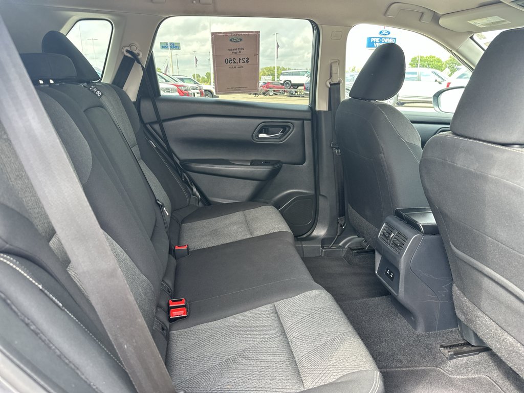 Used 2025 Gun Metallic Nissan SV image 5