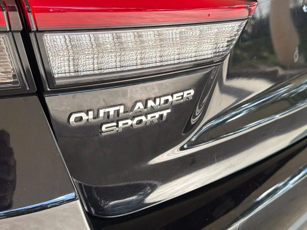 Used 2020 Black Mitsubishi  image 12