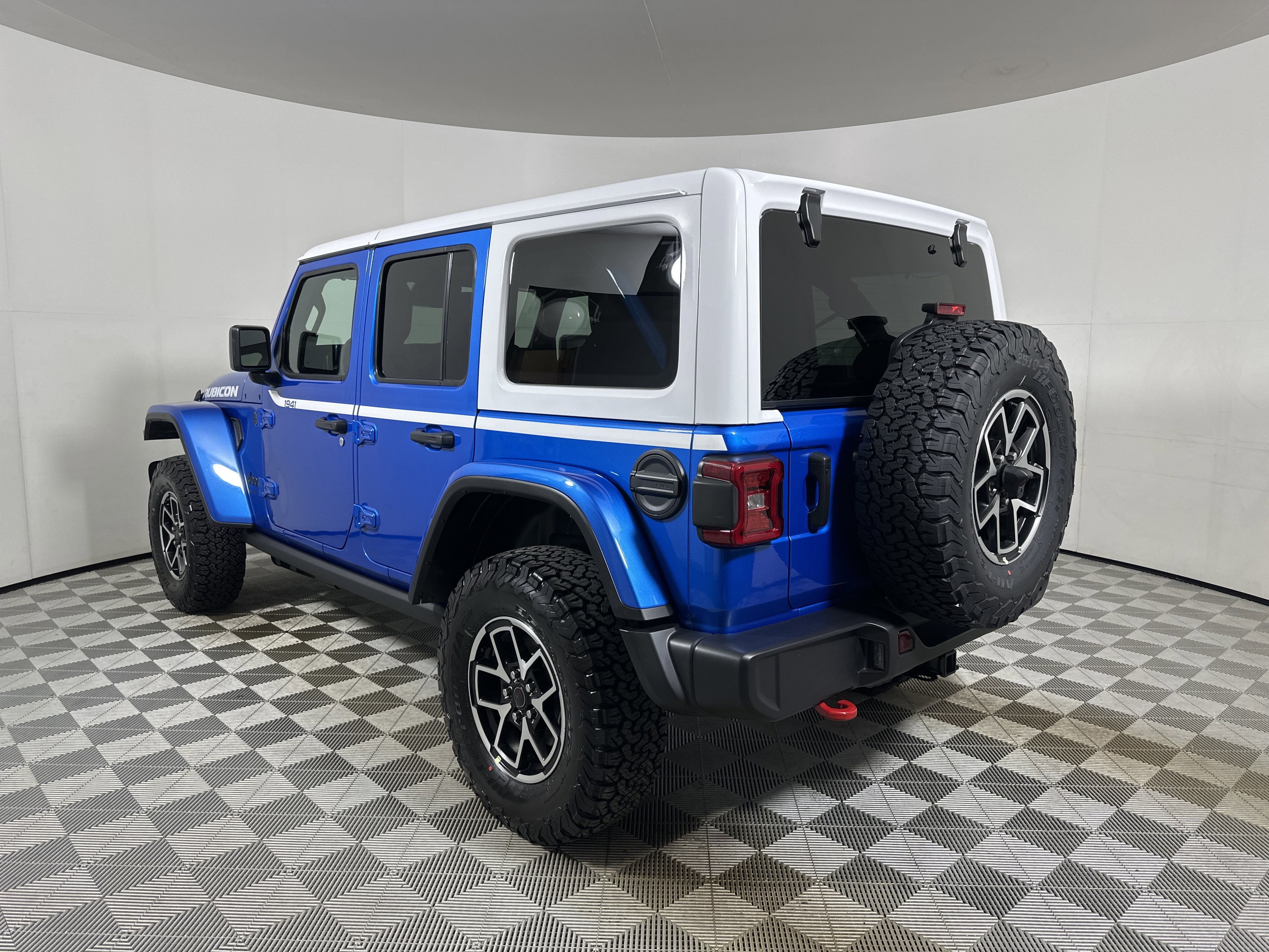 New 2026 Hydro Blue Pearl-Coat Exterior Paint Jeep Rubicon image 5