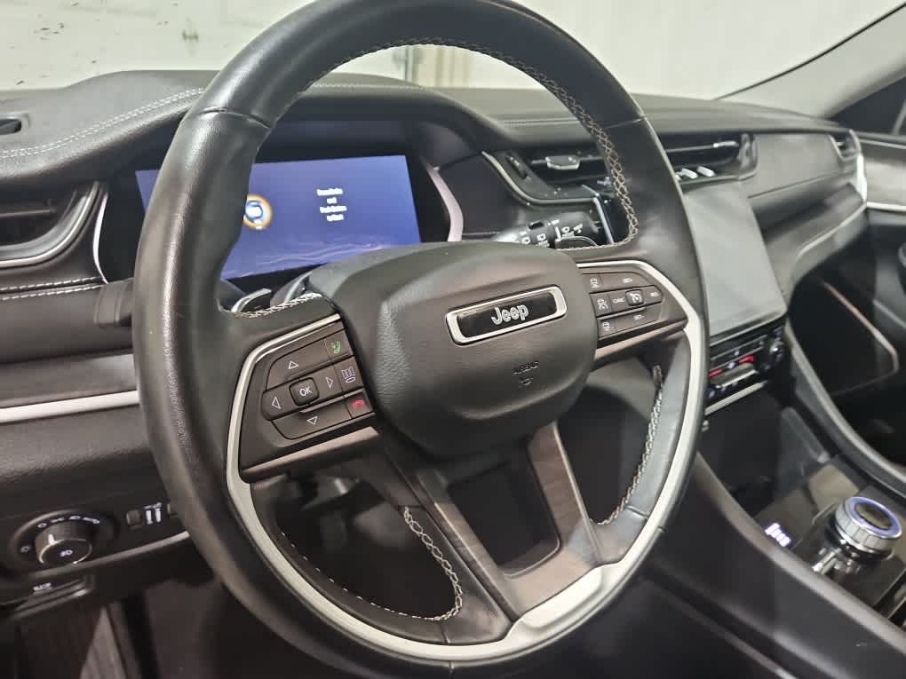 Used 2021 Metallic Jeep Limited image 17