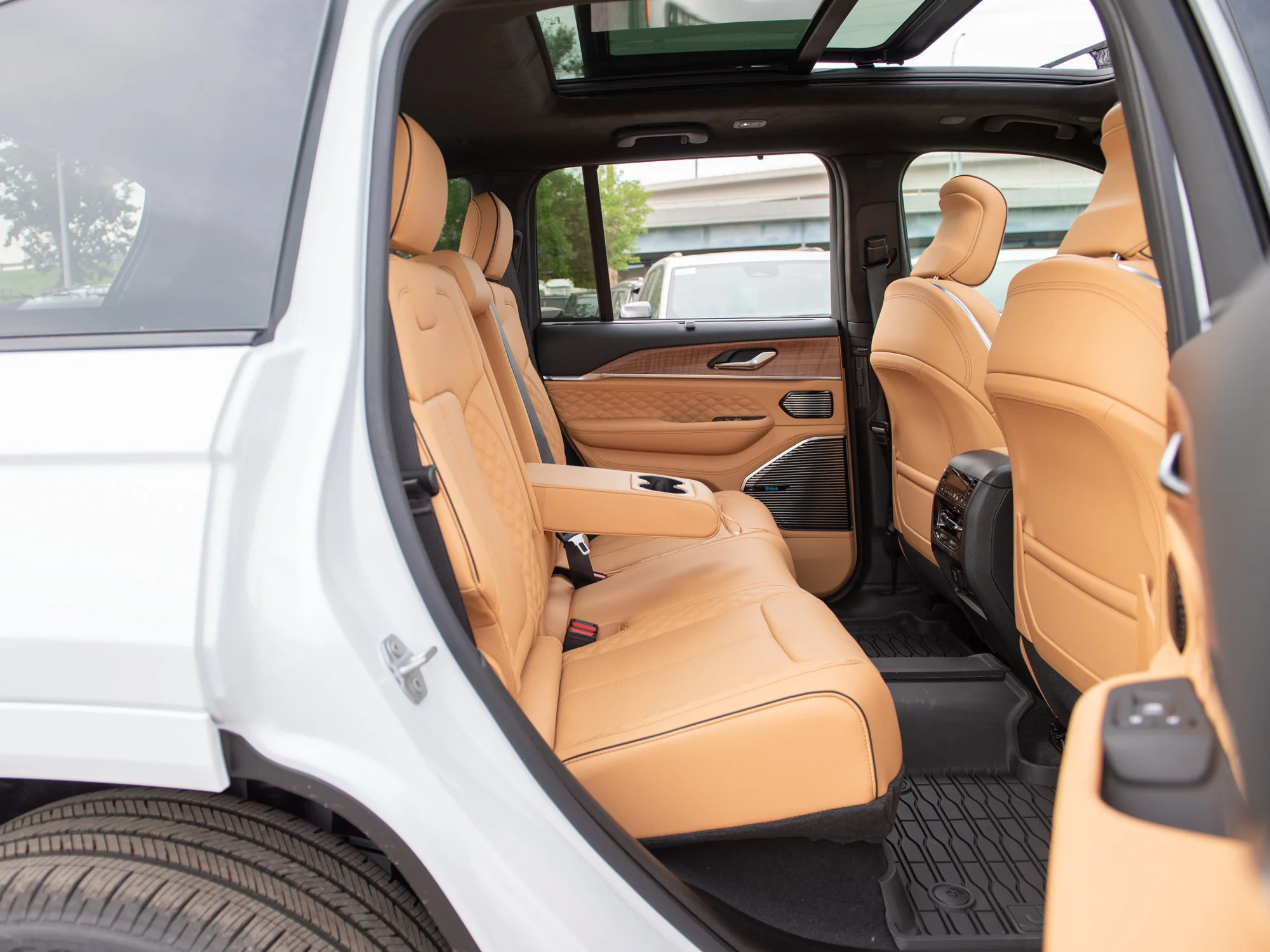 New 2026 White Jeep Summit* image 34