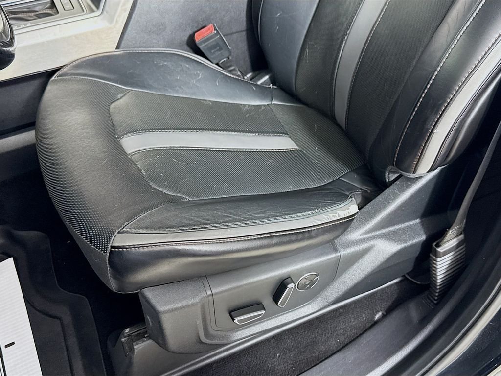 Used 2018 Shadow Black Ford Platinum image 23