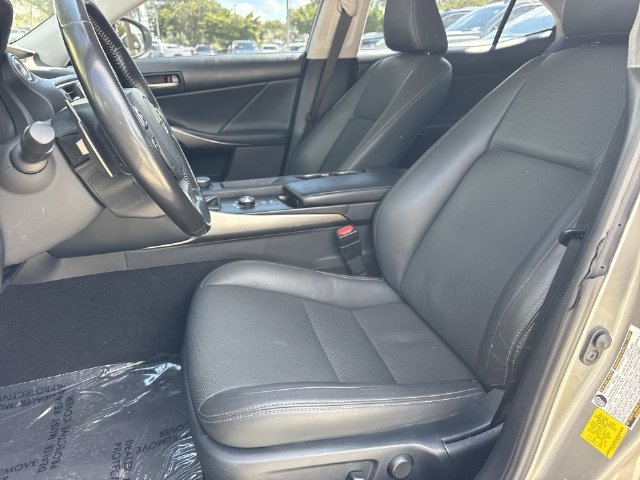 2020 Lexus IS 300 - Photo 11