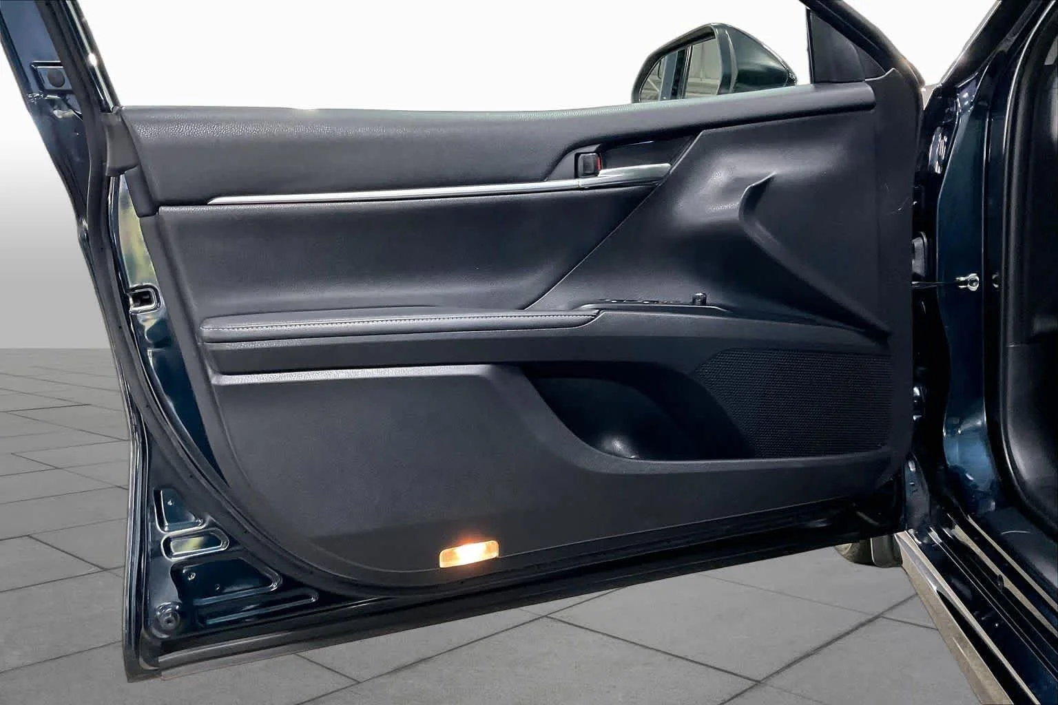 Used 2020 Galactic Aqua Mica Toyota XSE image 21