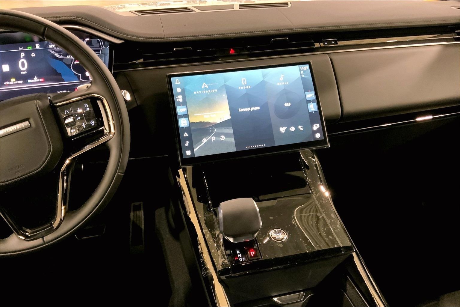 New 2026 Borasco Grey LAND ROVER Dynamic SE image 6