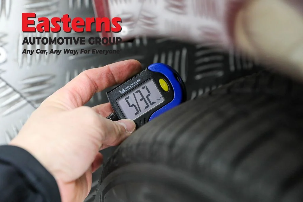 Used 2023 Red Nissan 2.5 SR image 25