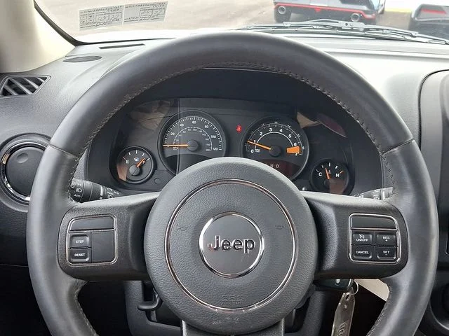 Used 2017 White Jeep Latitude image 26
