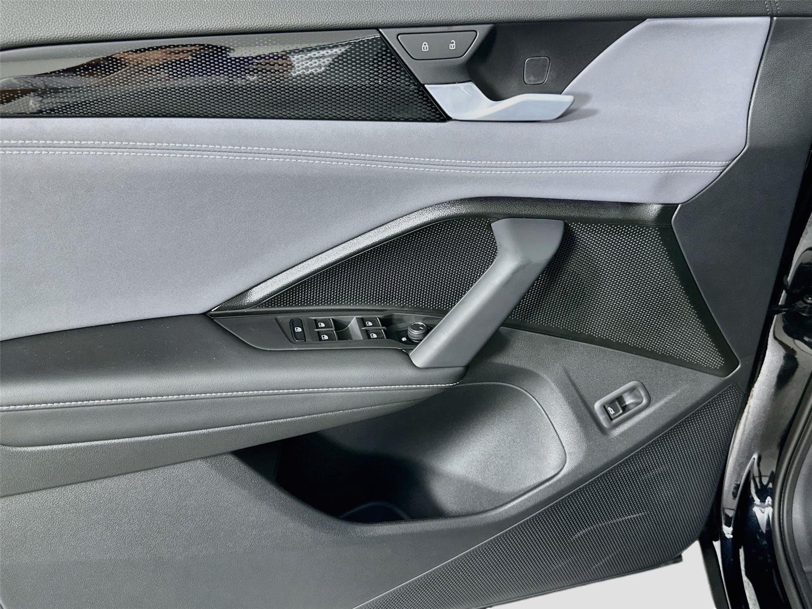 2025 Volkswagen Tiguan SE - Photo 15